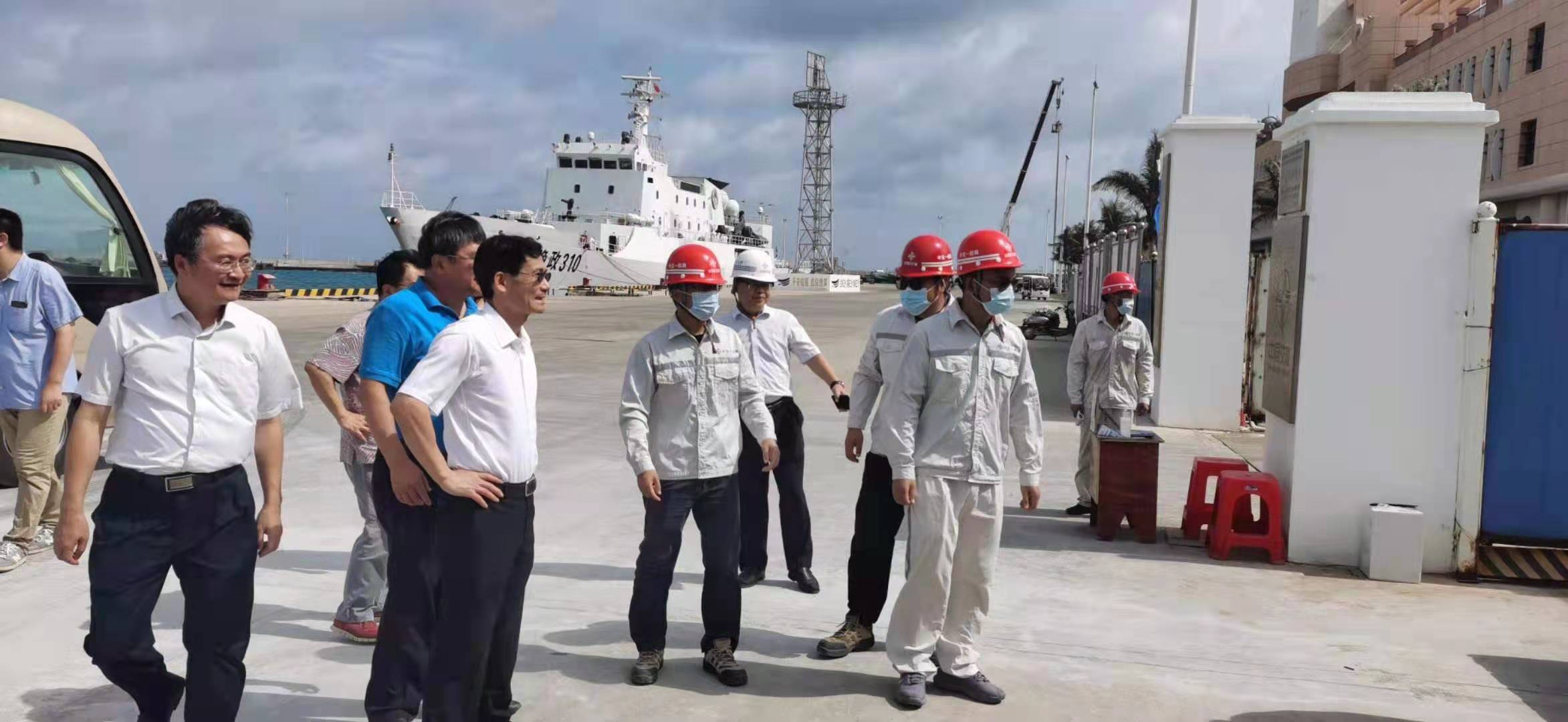 海南省省委常委、常務(wù)副省長沈丹陽蒞臨馳大建筑工程有限公司承接的三沙主權(quán)廣場調(diào)研指導(dǎo)